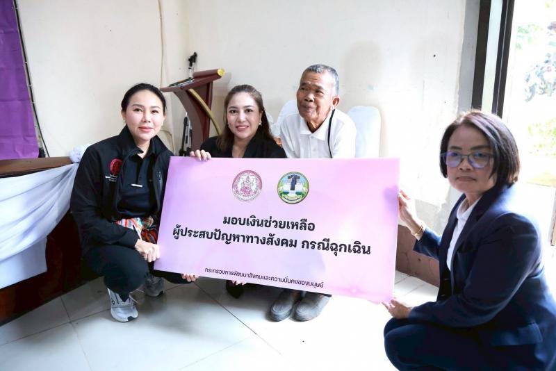 นางสาวชนก จันทาทอ�