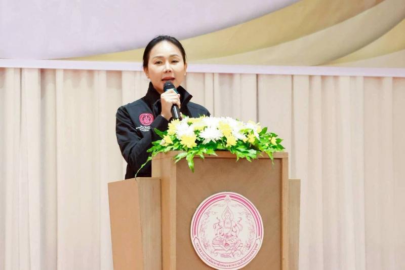 นางสาวชนก จันทาทอ�