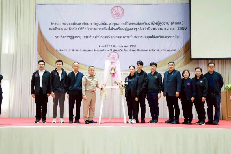 นางสาวชนก จันทาทอ�