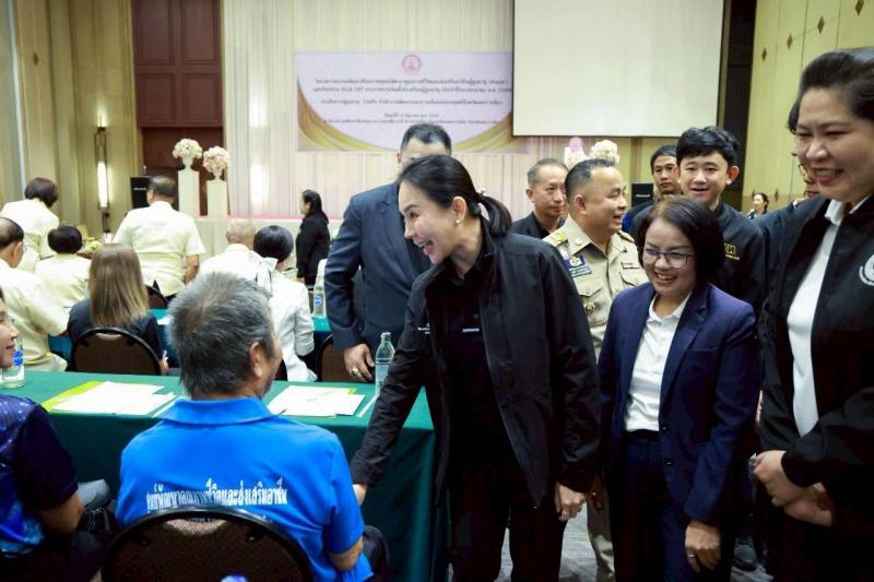 นางสาวชนก จันทาทอ�