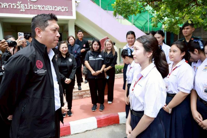 รมว.พม. พร้อมด้วย ร�