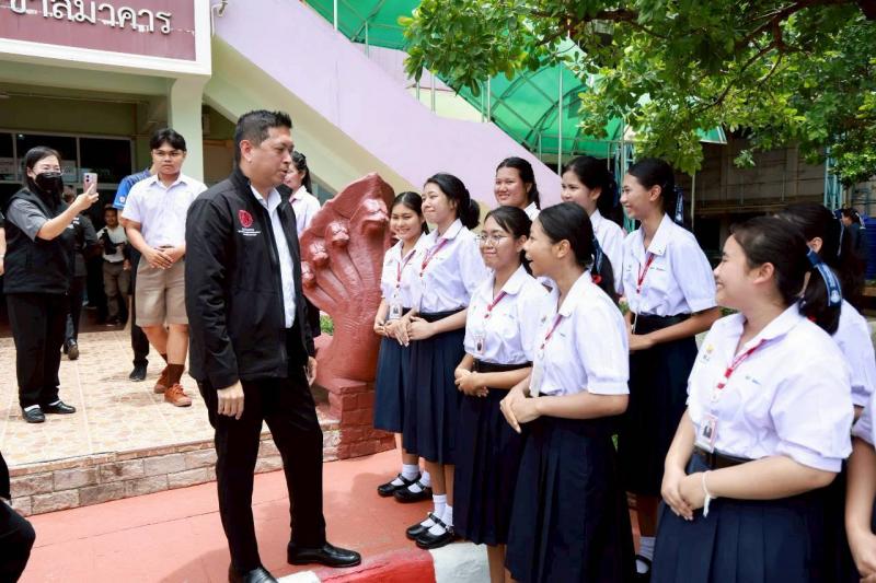 รมว.พม. พร้อมด้วย ร�