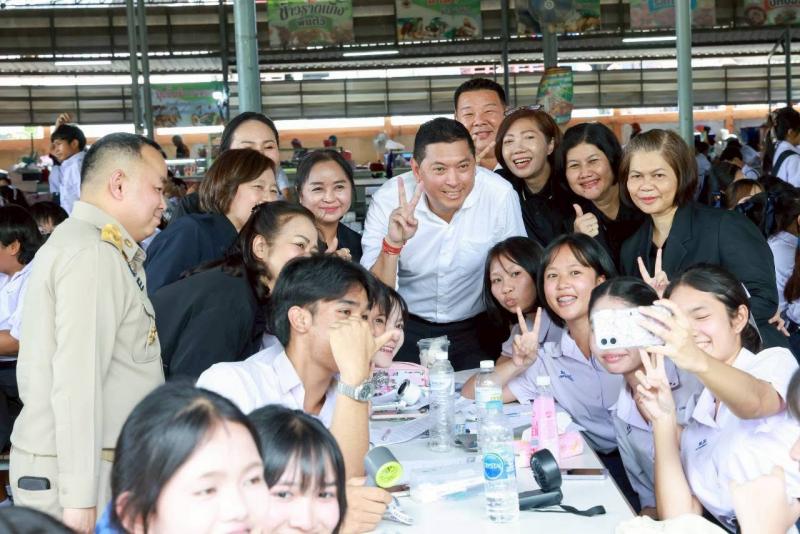 รมว.พม. พร้อมด้วย ร�
