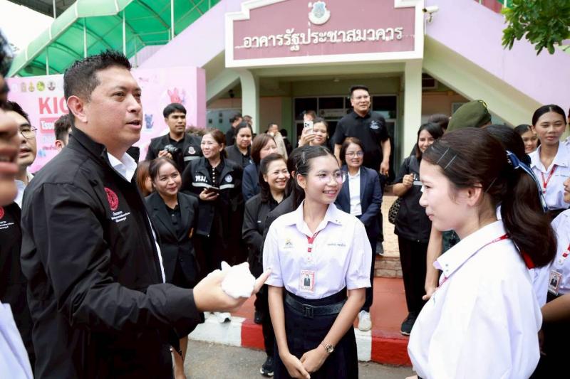 รมว.พม. พร้อมด้วย ร�