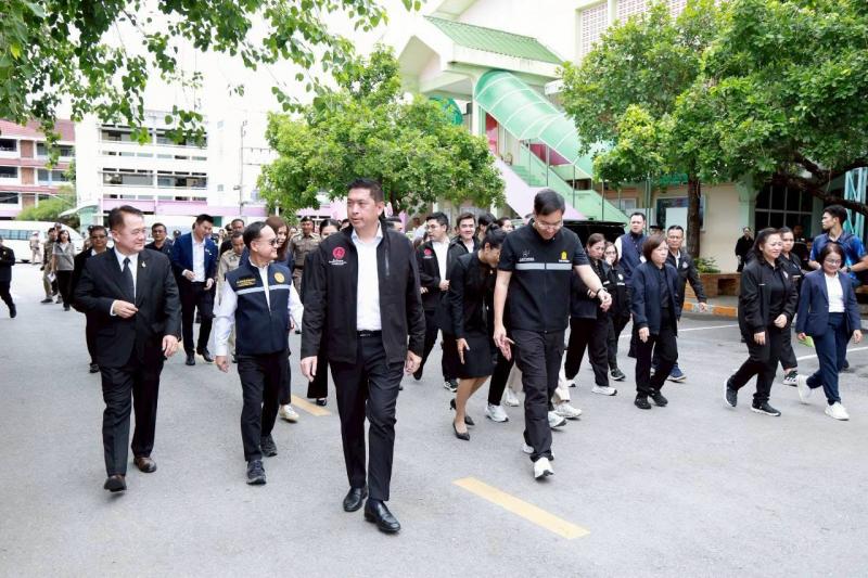 รมว.พม. พร้อมด้วย ร�