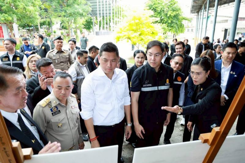 รมว.พม. พร้อมด้วย ร�