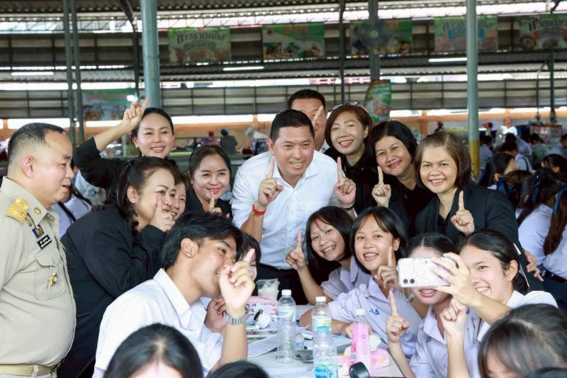 รมว.พม. พร้อมด้วย ร�