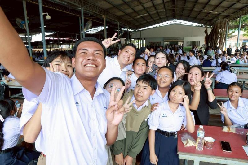 รมว.พม. พร้อมด้วย ร�