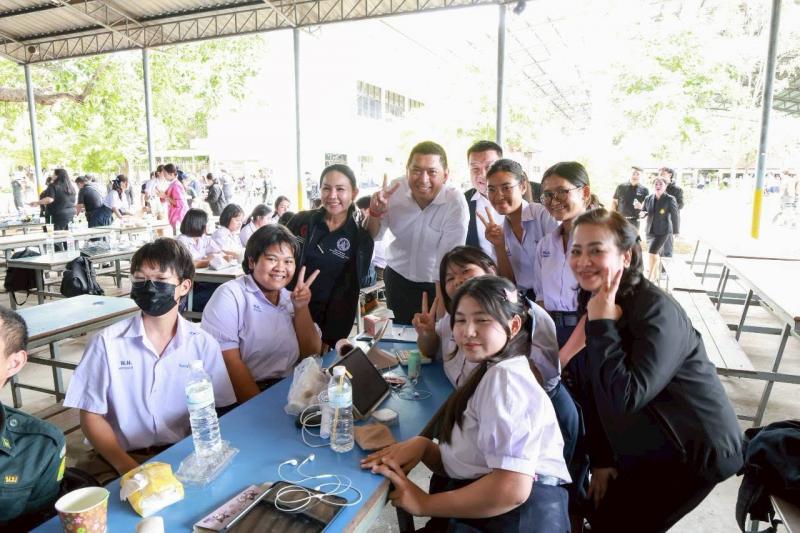 รมว.พม. พร้อมด้วย ร�