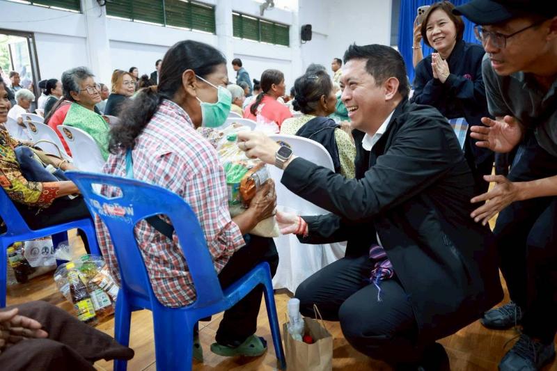 รมว.พม. เป็นประธาน�