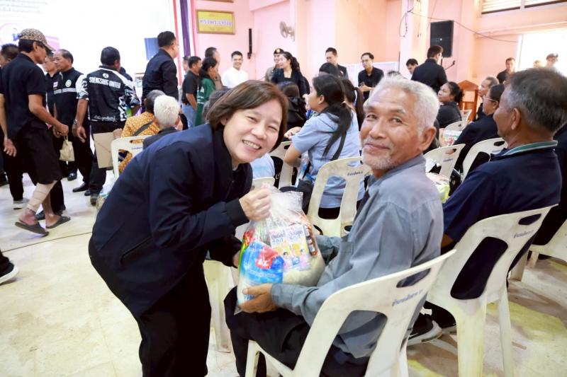 รมว.พม. เป็นประธาน�