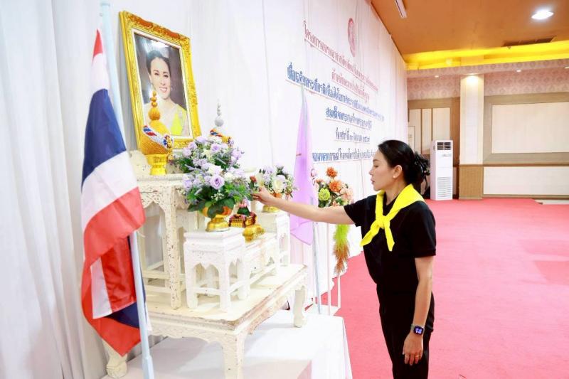 นางสาวชนก จันทาทอ�