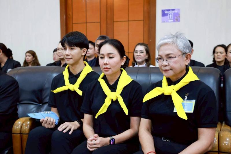 นางสาวชนก จันทาทอ�