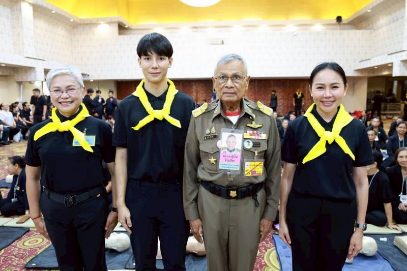 นางสาวชนก จันทาทอ�