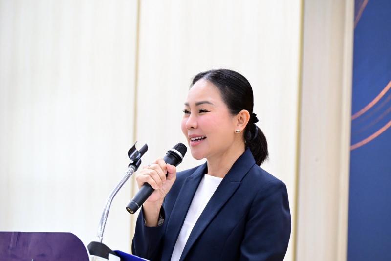 นางสาวชนก  จันทาทอ