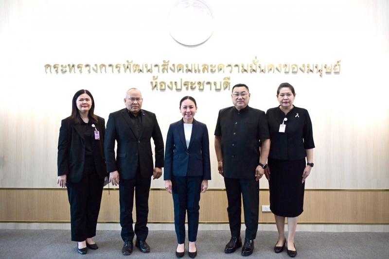 นางสาวชนก  จันทาทอ