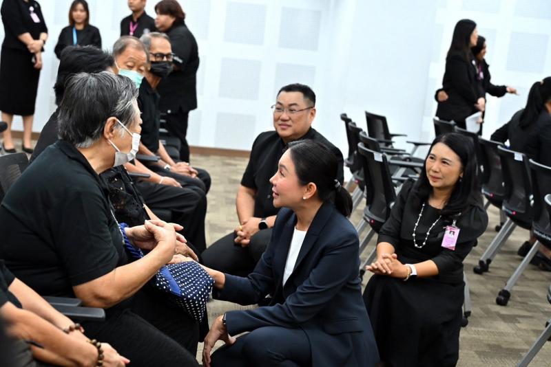 นางสาวชนก  จันทาทอ