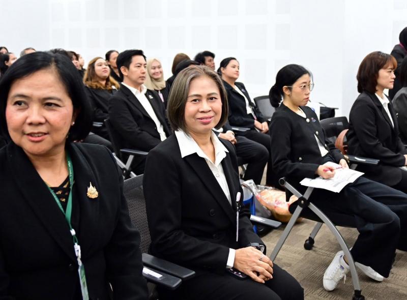 นางสาวชนก  จันทาทอ