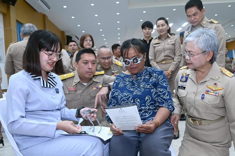 รมว.พม. เป็นประธาน�