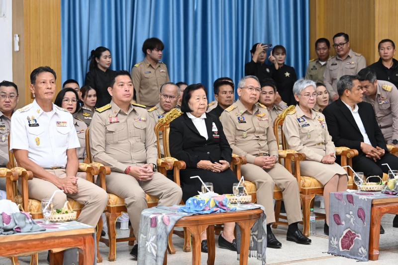 รมว.พม. เป็นประธาน�