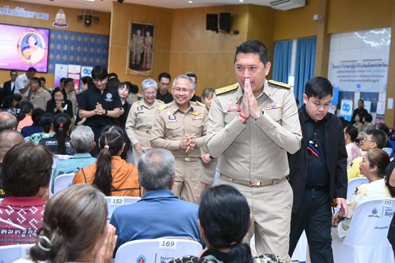 รมว.พม. เป็นประธาน�