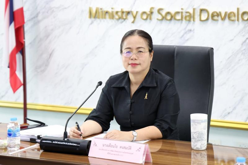 นางเตือนใจ คงสมบั�