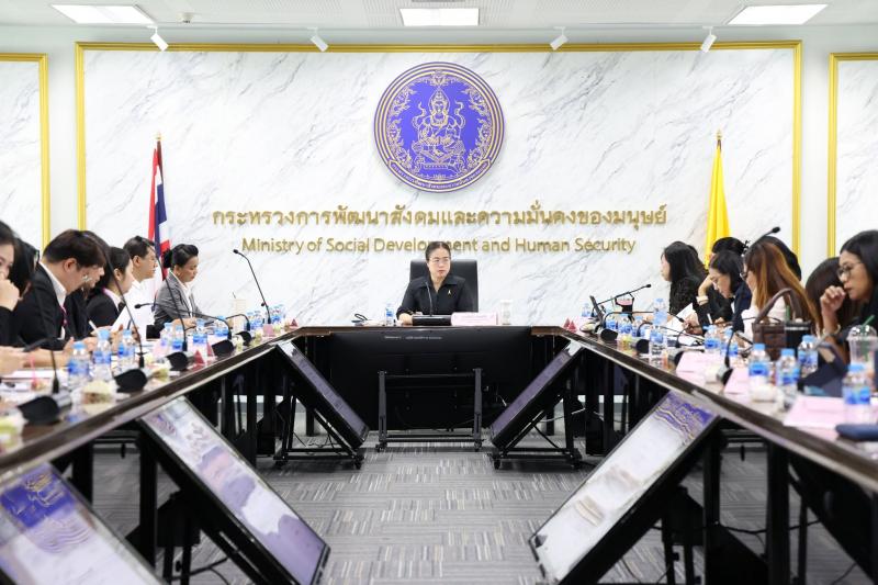 นางเตือนใจ คงสมบั�