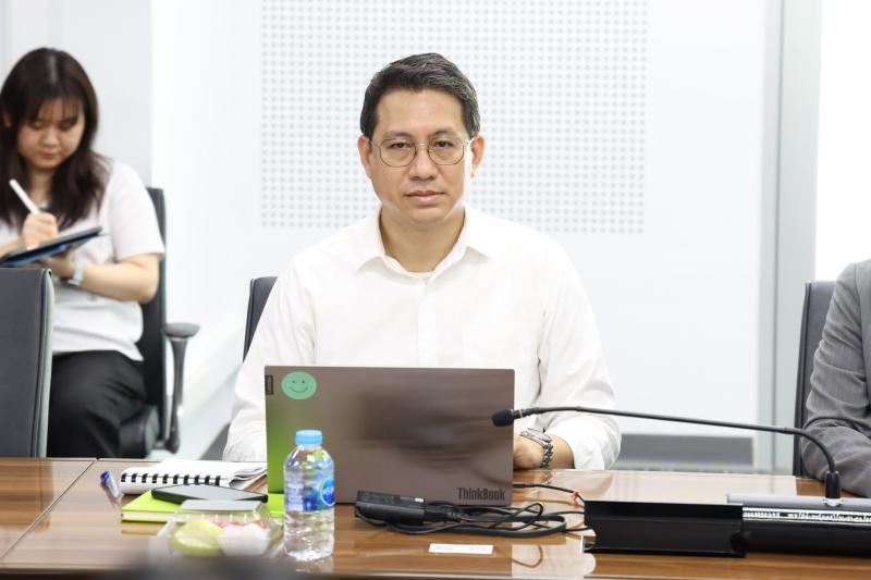 นางเตือนใจ คงสมบั�