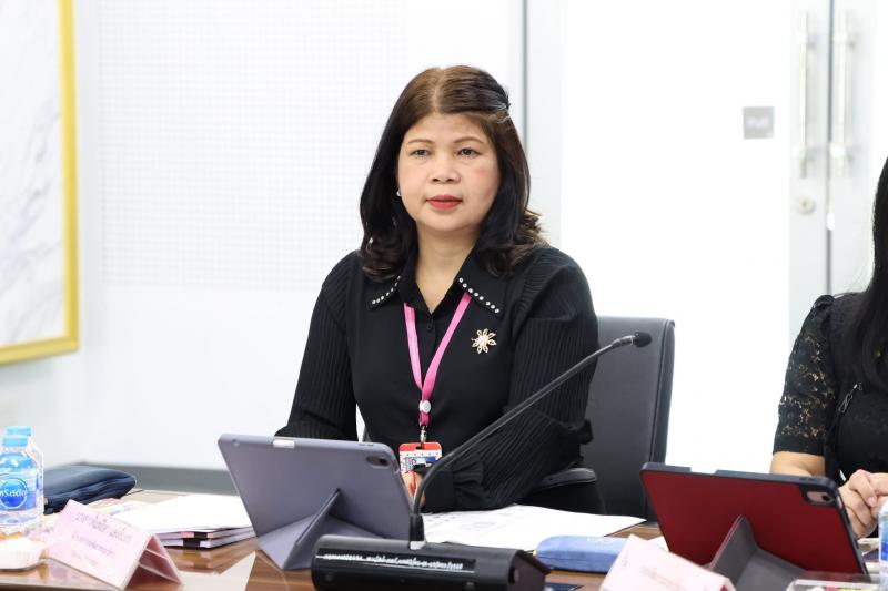 นางเตือนใจ คงสมบั�