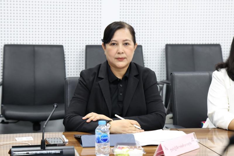 นางเตือนใจ คงสมบั�