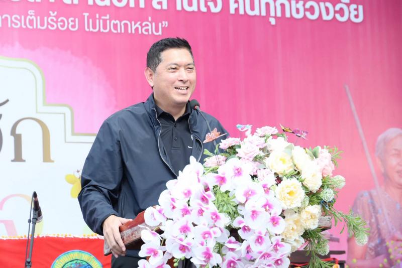 "รมว.ป๊อป นิกร โส�