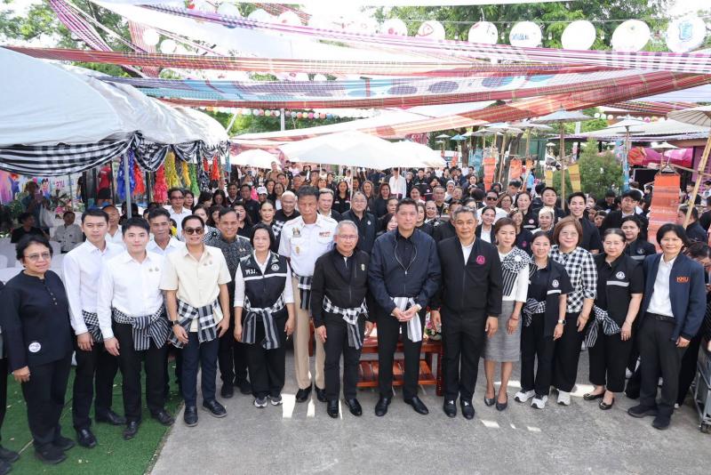 "รมว.ป๊อป นิกร โส�