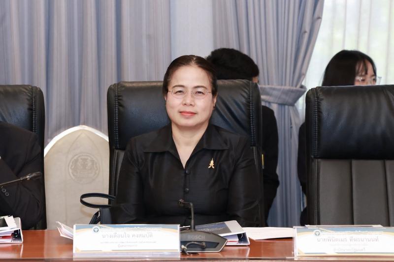 นางเตือนใจ คงสมบั�