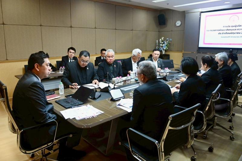 รมว.พม. เป็นประธาน�