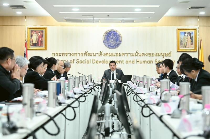รมว.พม. เป็นประธาน�