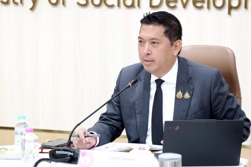 รมว.พม. เป็นประธาน�