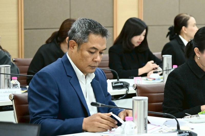 รมว.พม. เป็นประธาน�