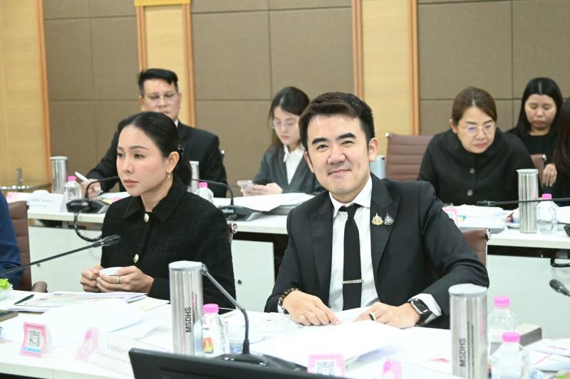 รมว.พม. เป็นประธาน�