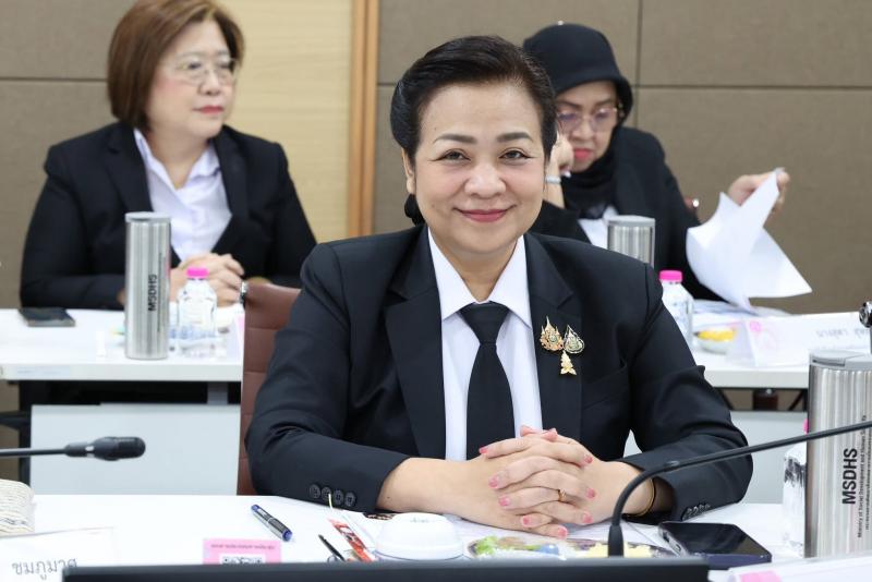 รมว.พม. เป็นประธาน�