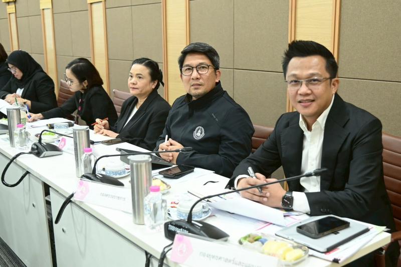 รมว.พม. เป็นประธาน�