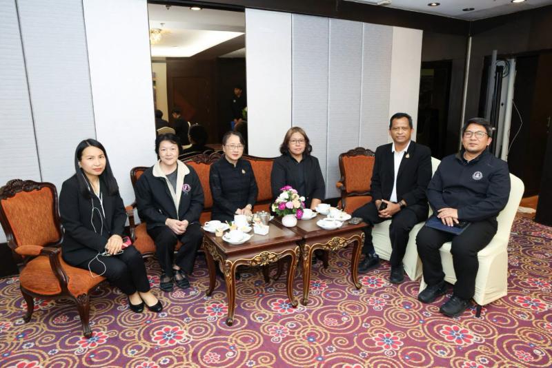นางสาวนภาพร เมฆาผ�