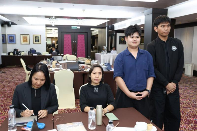 นางสาวนภาพร เมฆาผ�