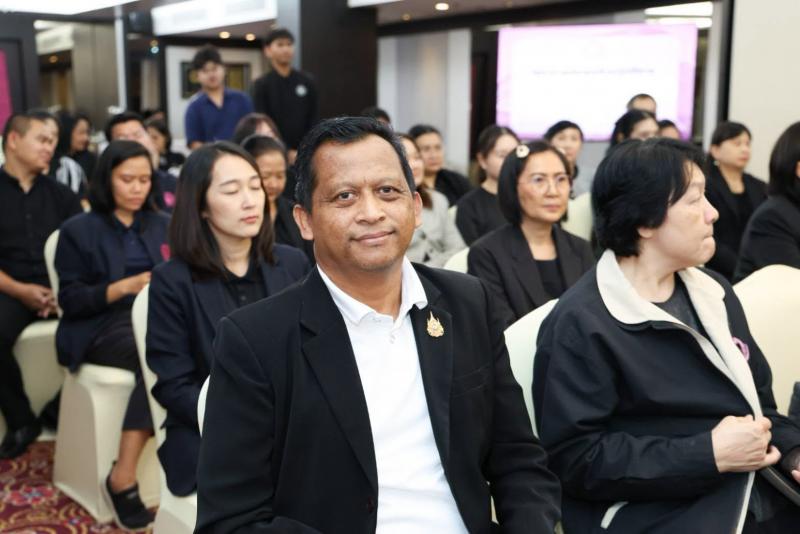 นางสาวนภาพร เมฆาผ�