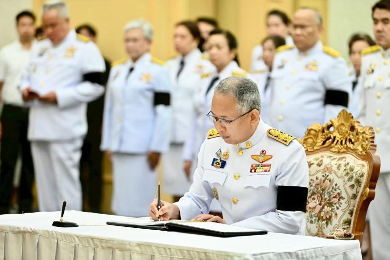 รมว.พม. เป็นประธาน�