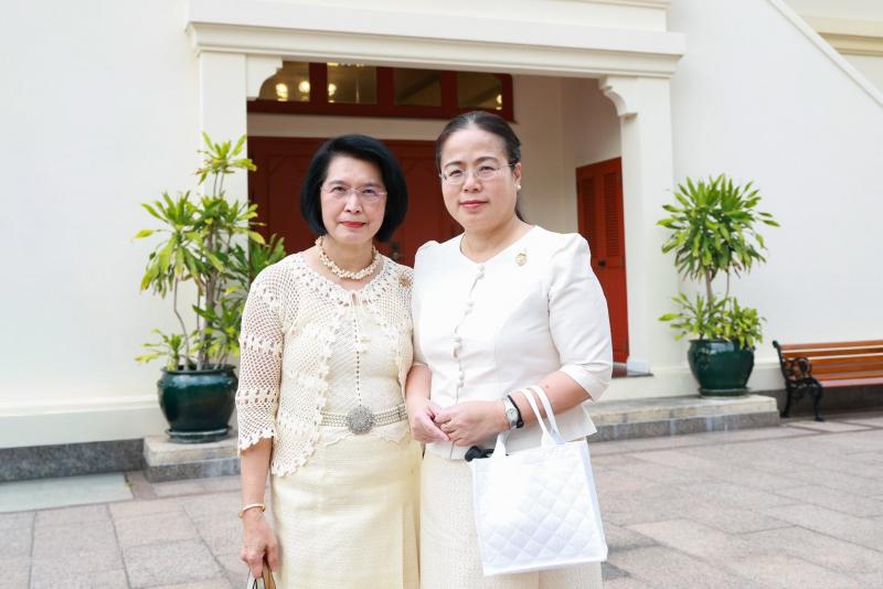 นางเตือนใจ คงสมบั�