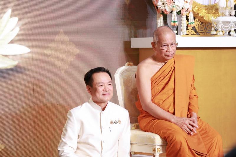 นางเตือนใจ คงสมบั�