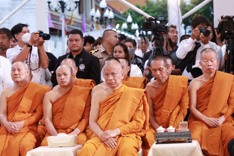 นางเตือนใจ คงสมบั�