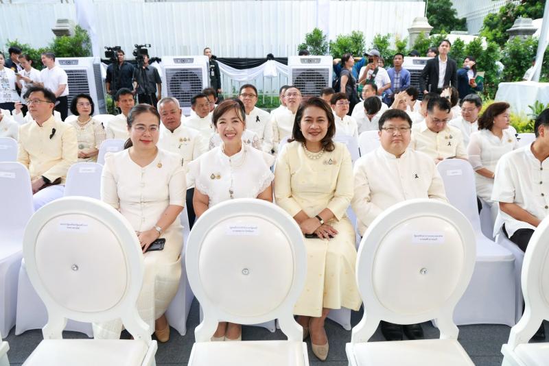 นางเตือนใจ คงสมบั�