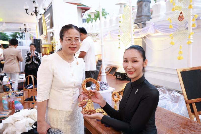 นางเตือนใจ คงสมบั�