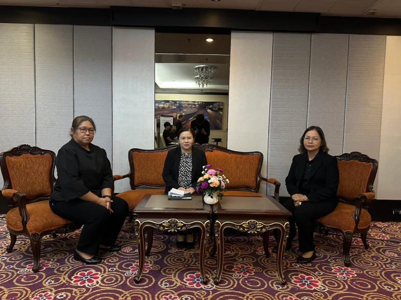 นางศิริลักษณ์ มีม�